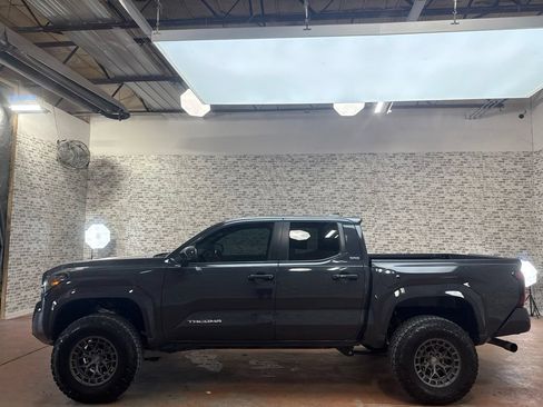 Used 2025 Toyota Tacoma SR5 AWD/4WD image 4