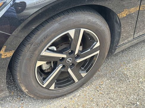 Used 2024 Nissan Sentra SV FWD image 5