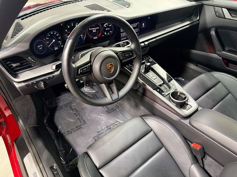 Used 2023 Porsche 911 Carrera image 4