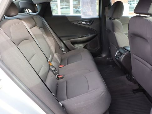 Used 2018 Chevrolet Malibu LT image 39