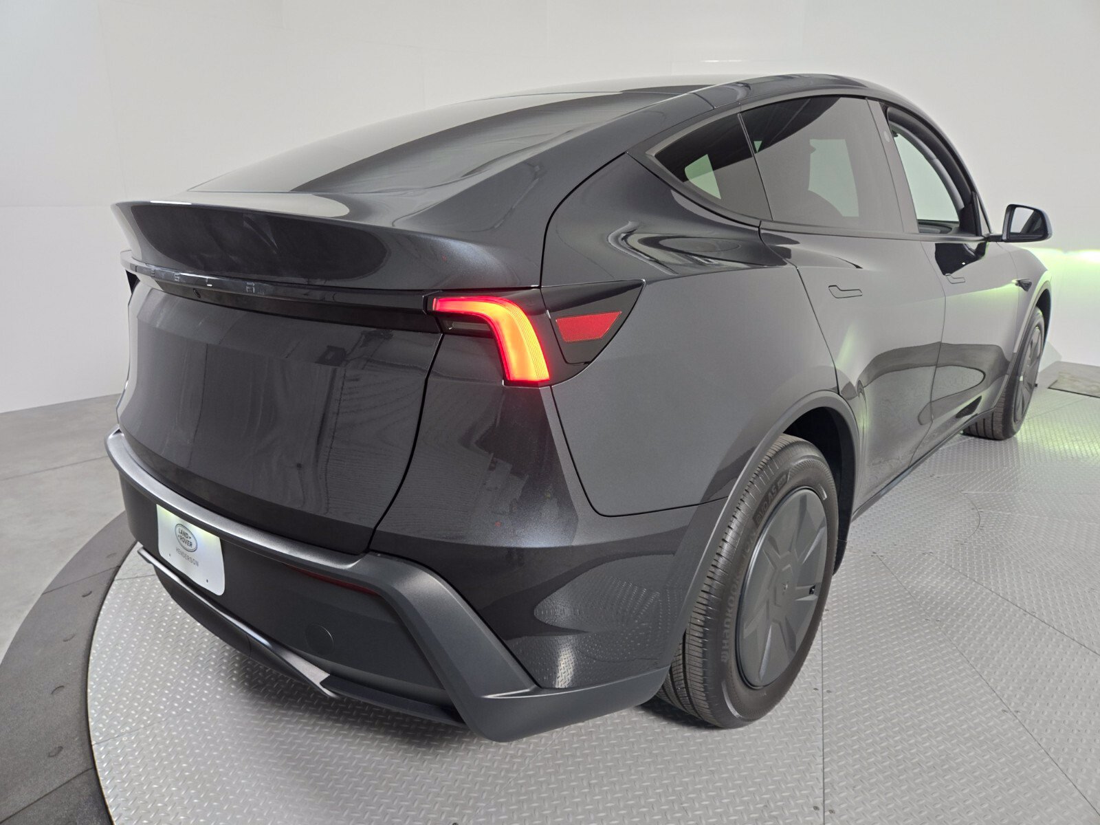 Used 2026 Tesla Model Y 2WD image 2