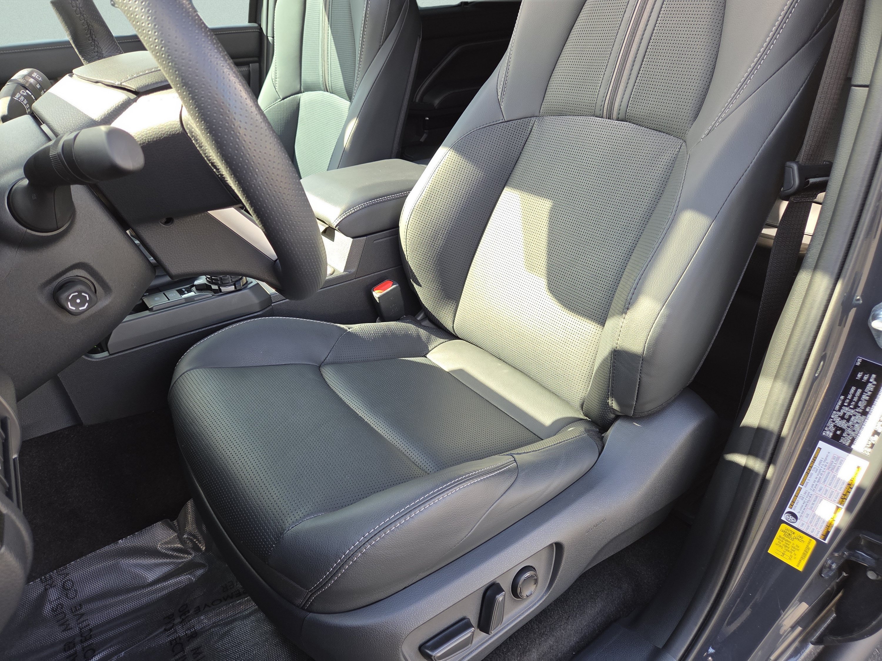 Used 2025 Toyota 4Runner Limited AWD/4WD image 6