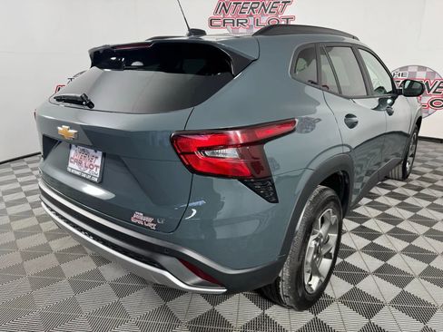Used 2025 Chevrolet Trax LT w/ Driver Confidence Package image 28