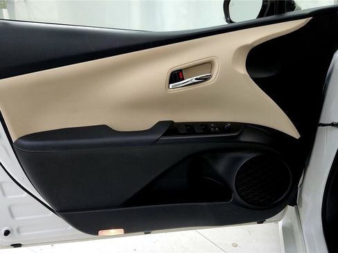 Certified 2019 Toyota Prius XLE image 22