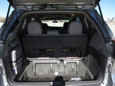 Used 2017 Toyota Sienna XLE image 14