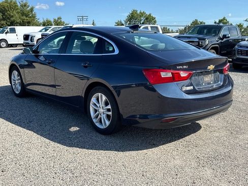 Used 2017 Chevrolet Malibu LT w/ Leather Package FWD image 5