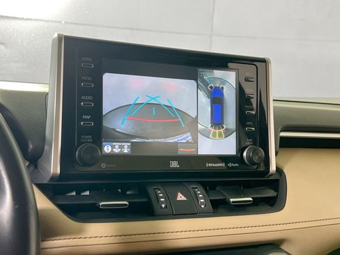 Used 2019 Toyota RAV4 Limited image 14
