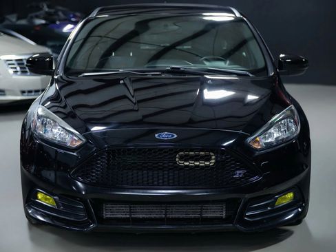 Used 2018 Ford Focus ST image 5