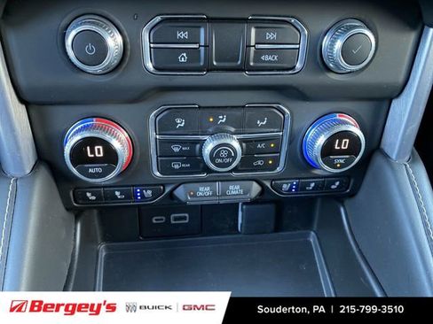 Used 2023 GMC Yukon XL SLT w/ SLT Premium Package AWD/4WD image 38