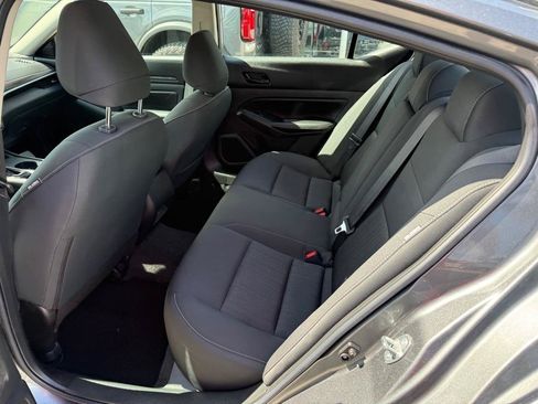 Used 2025 Nissan Altima 2.5 SV FWD image 31