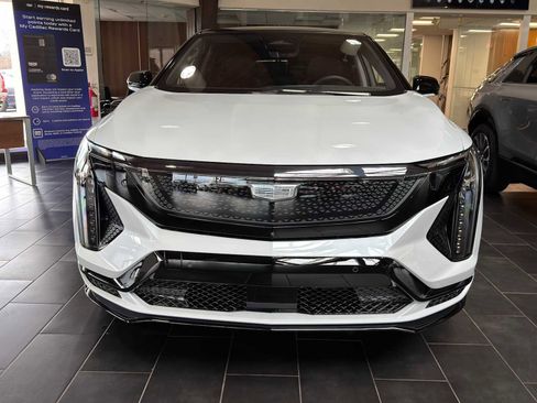 New 2026 Cadillac Optiq V w/ LPO, ONYX Package AWD/4WD image 3