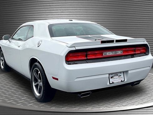 Used 2011 Dodge Challenger image 4