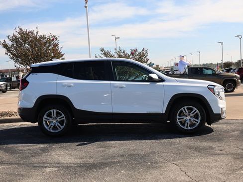 Used 2023 GMC Terrain SLE image 5