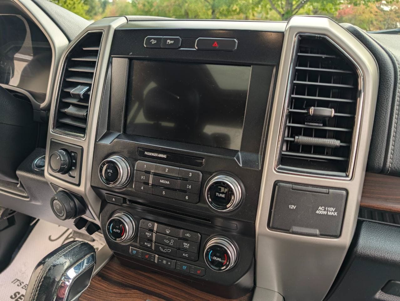 Used 2017 Ford F150 Lariat w/ Equipment Group 502A Luxury AWD/4WD image 13