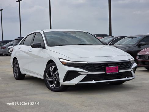 Certified 2025 Hyundai Elantra Sport FWD image 1