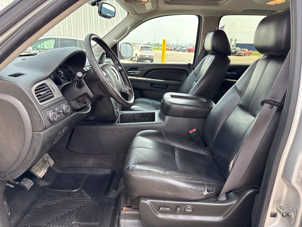 Used 2011 Chevrolet Avalanche LT w/ Luxury Package AWD/4WD image 13