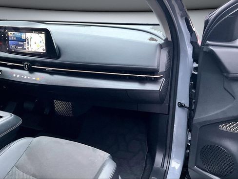 Used 2024 Nissan Ariya AWD image 25