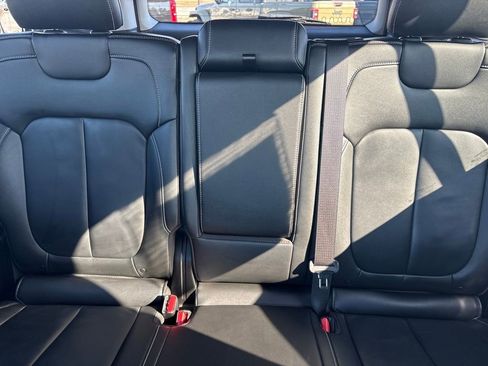 Used 2023 Jeep Grand Cherokee Limited image 29