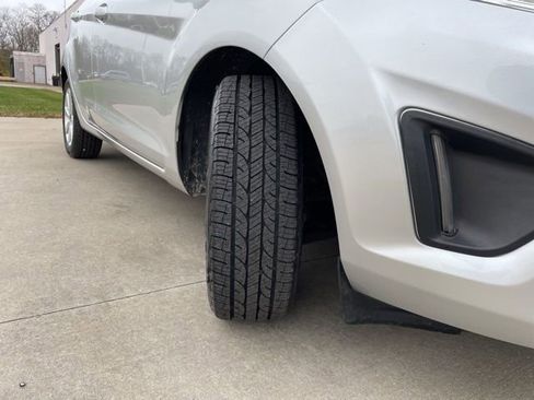 Used 2013 Ford Fiesta SE image 16