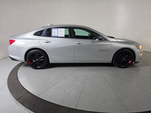 Used 2018 Chevrolet Malibu LT w/ Leather Package FWD image 6