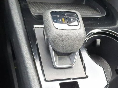 Used 2023 Nissan Rogue SV image 15