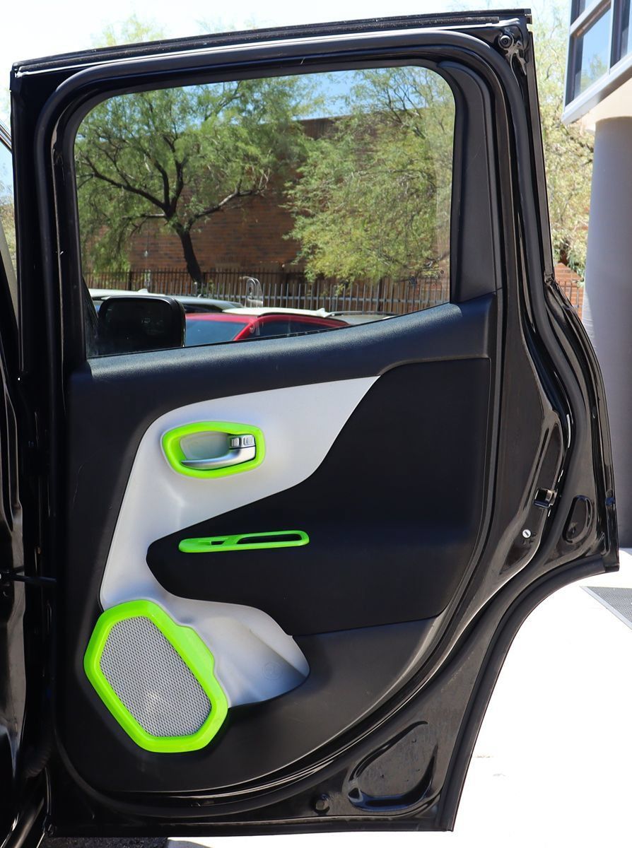 Used 2018 Jeep Renegade Latitude FWD image 27