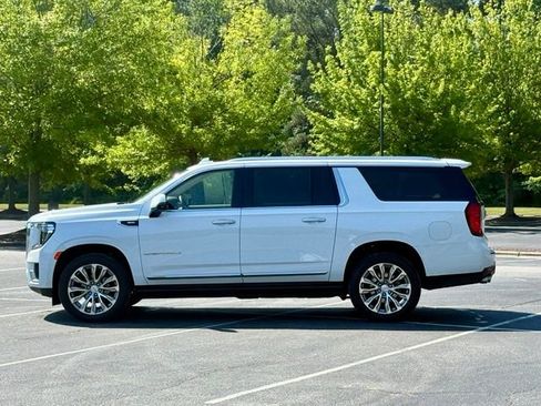 Used 2023 GMC Yukon XL Denali AWD/4WD image 3