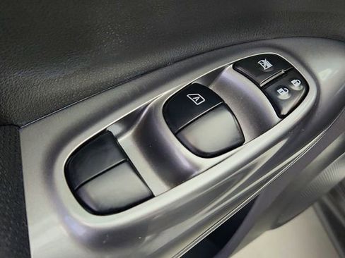 Used 2015 Nissan Juke S image 20