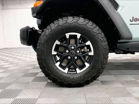 Used 2024 Jeep Wrangler Unlimited Rubicon w/ Dual Top Group AWD/4WD image 9