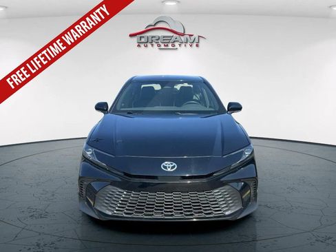 Used 2025 Toyota Camry SE FWD image 2
