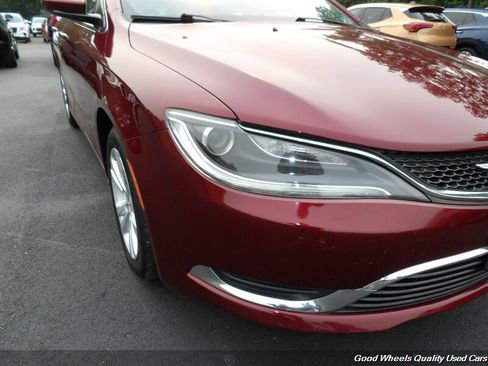 Used 2016 Chrysler 200 Limited w/ Anniversary Edition FWD image 10