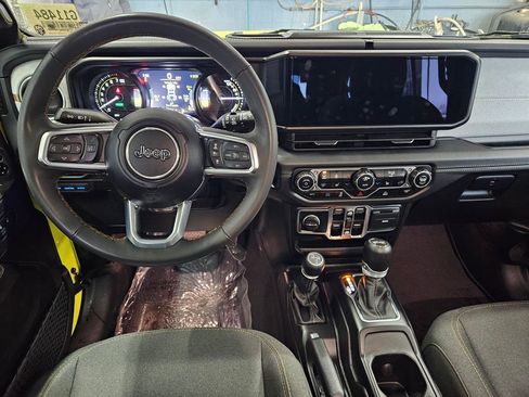 Used 2024 Jeep Wrangler Unlimited Sahara image 27