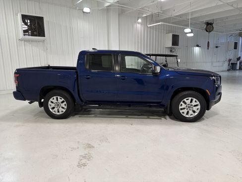 Used 2023 Nissan Frontier SV w/ Tow Package RWD image 6