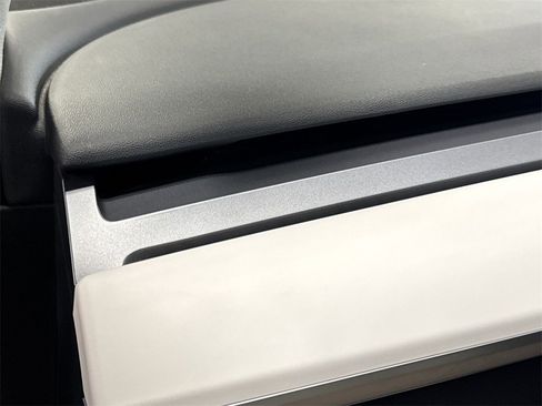 Used 2023 Tesla Model Y Performance image 15