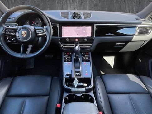 Used 2022 Porsche Macan Base image 7