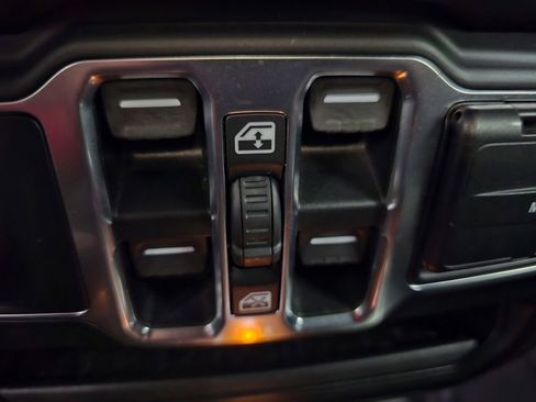 Used 2021 Jeep Gladiator Sport AWD/4WD image 19