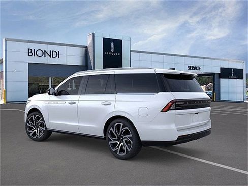 New 2026 Lincoln Navigator Reserve AWD/4WD image 4
