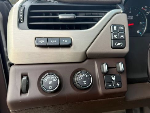 Used 2019 GMC Yukon XL Denali w/ Denali Ultimate Package AWD/4WD image 9