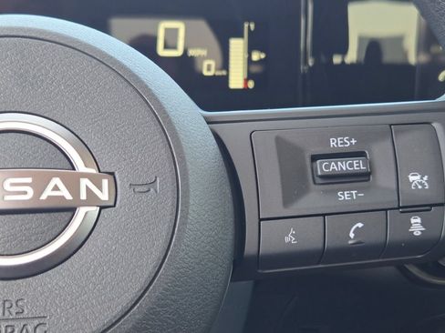Used 2025 Nissan Kicks SV w/ SV Premium Package FWD image 31