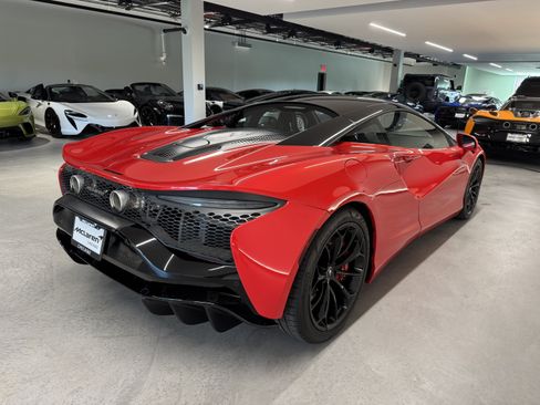 Used 2023 McLaren Artura RWD image 5