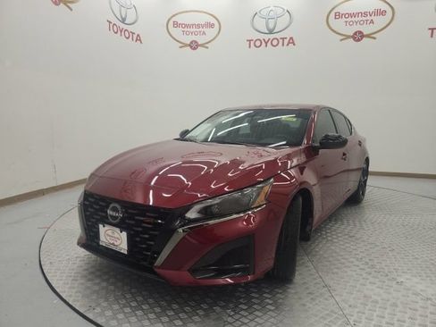 Used 2024 Nissan Altima 2.5 SR FWD image 2