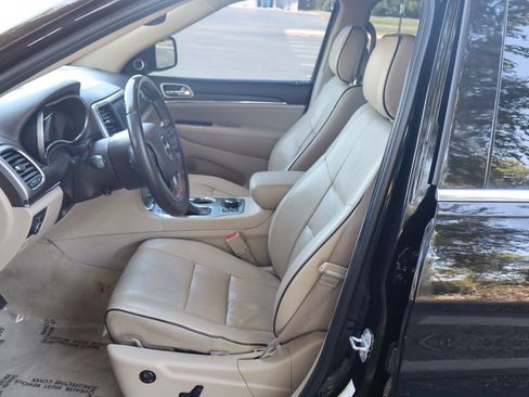 Used 2018 Jeep Grand Cherokee Overland AWD/4WD image 19