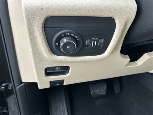 Certified 2023 Jeep Grand Cherokee Limited image 17