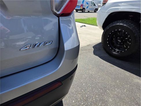 Used 2023 Ford Explorer 4WD image 11