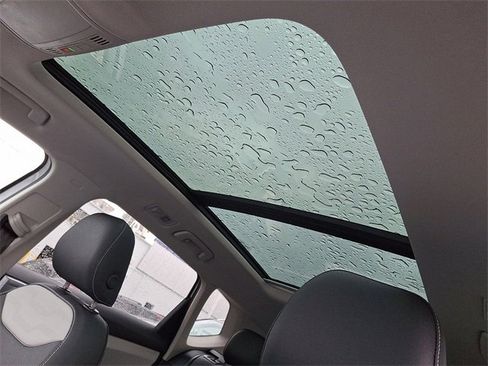 New 2026 Volkswagen Taos SEL image 7