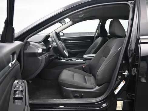 Used 2023 Nissan Altima 2.5 SV FWD image 23