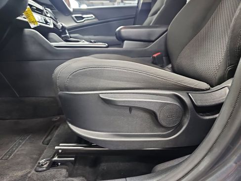 Used 2023 Kia Sportage LX image 27