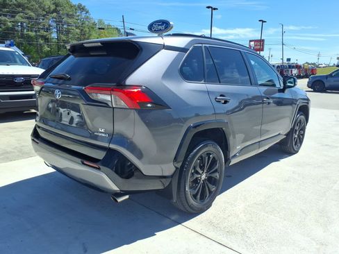 Used 2022 Toyota RAV4 SE w/ Convenience Package image 5