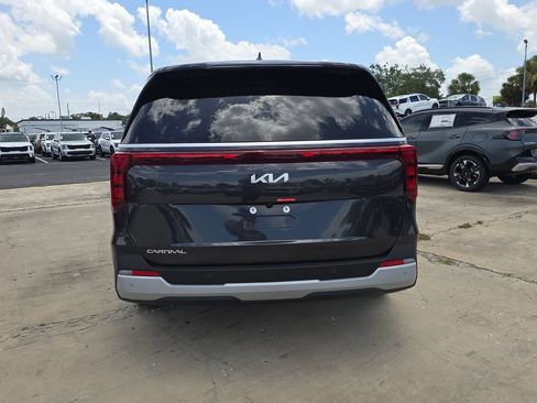 New 2027 Kia Carnival FWD image 7