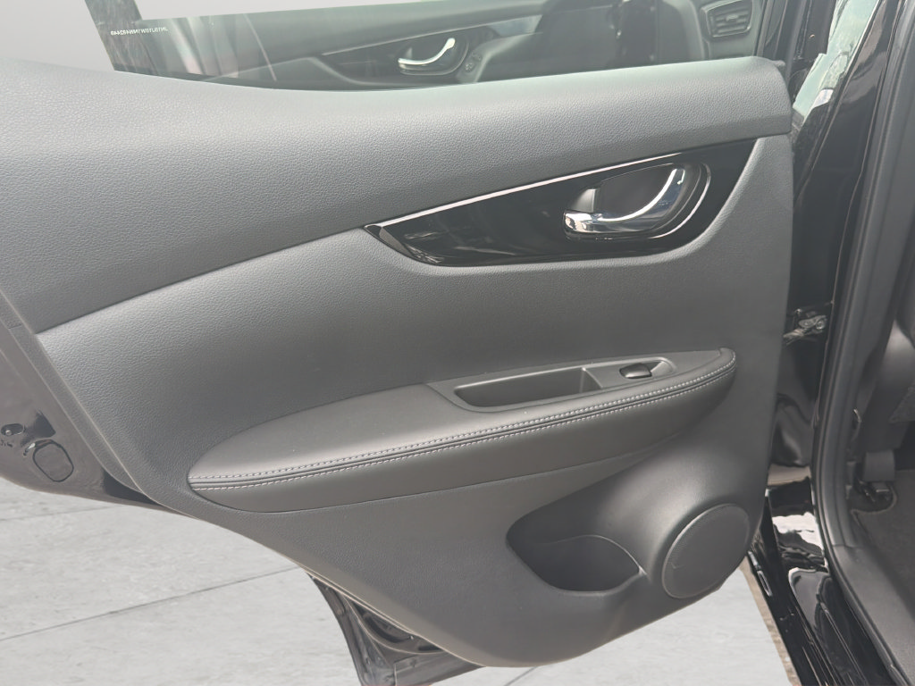 Used 2022 Nissan Rogue Sport SV AWD/4WD image 25